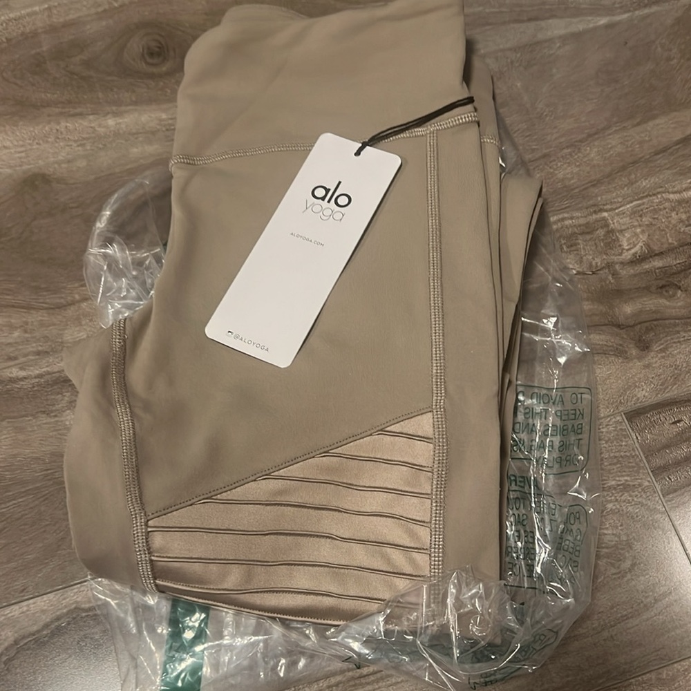 🔥🔥ALO Moto Leggins - Picture 2 of 16
